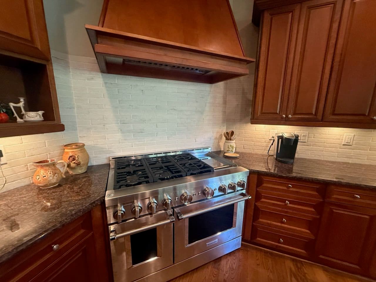 Gallery photos for Charming Kitchen Update with Brick-Style Backsplash: Image #1